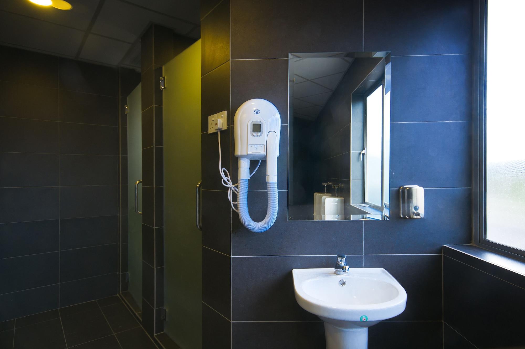 M Qube Hotel Sungai Dua Bukit Esterno foto