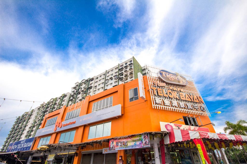 M Qube Hotel Sungai Dua Bukit Esterno foto