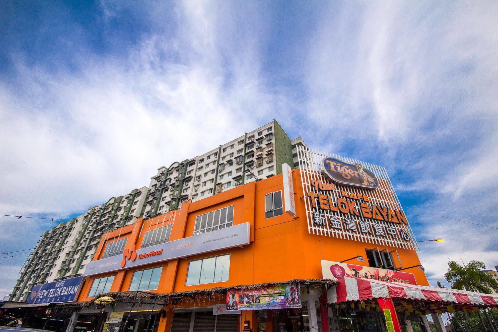 M Qube Hotel Sungai Dua Bukit Esterno foto