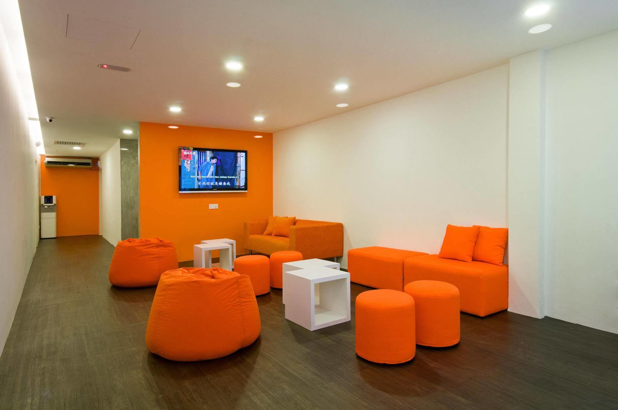 M Qube Hotel Sungai Dua Bukit Esterno foto