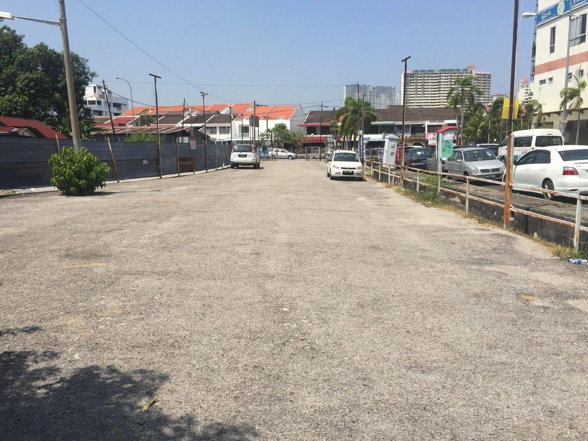 M Qube Hotel Sungai Dua Bukit Esterno foto