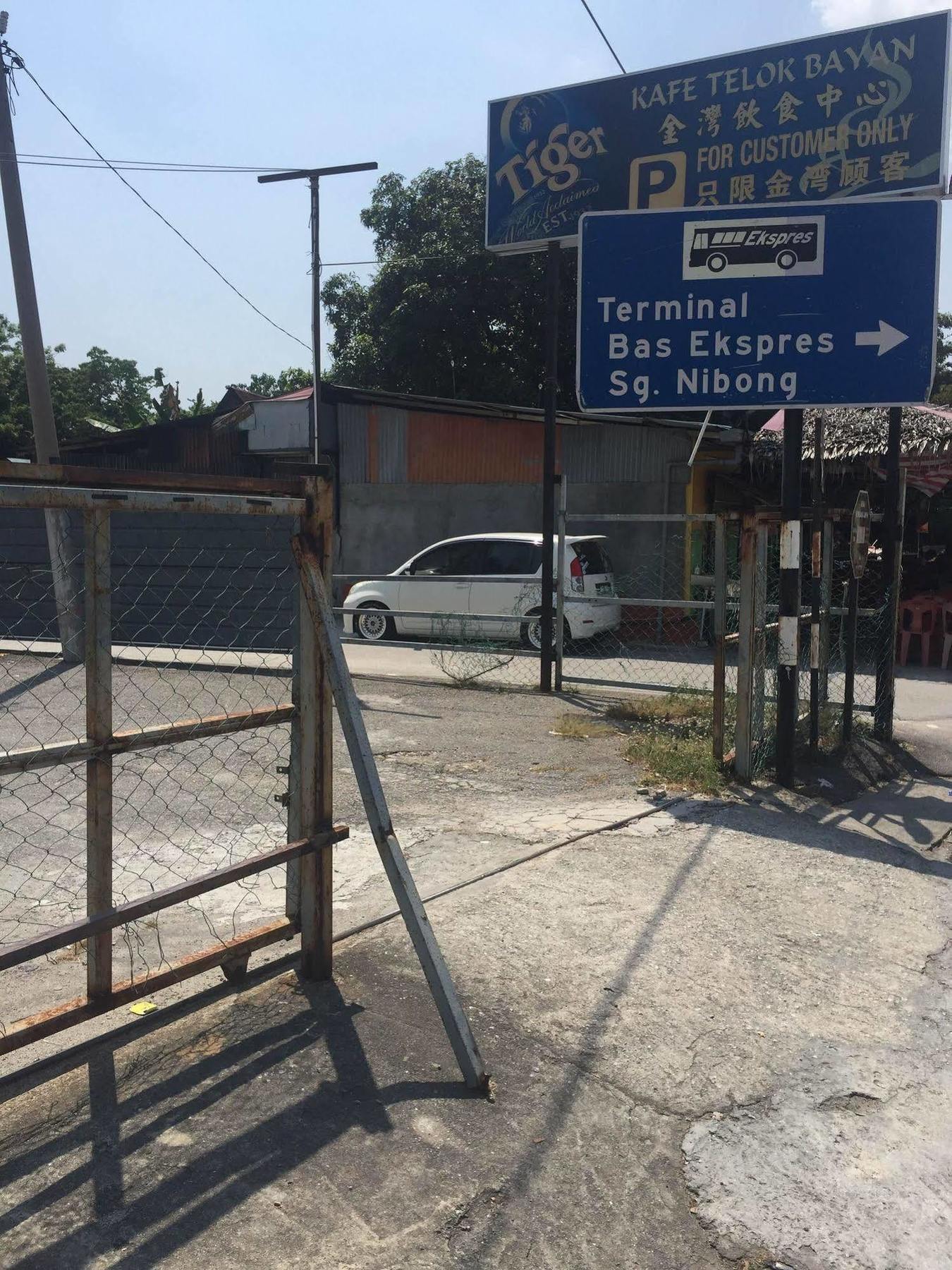 M Qube Hotel Sungai Dua Bukit Esterno foto