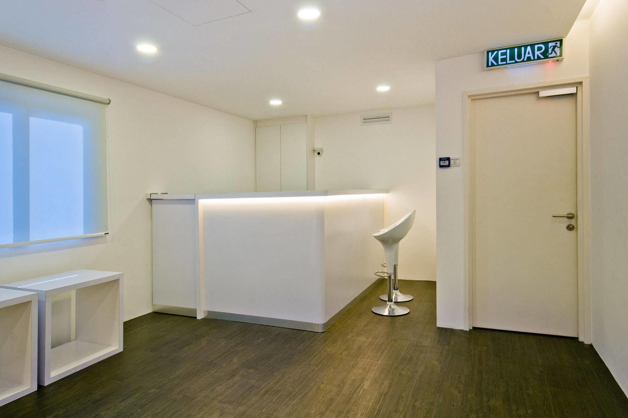 M Qube Hotel Sungai Dua Bukit Esterno foto